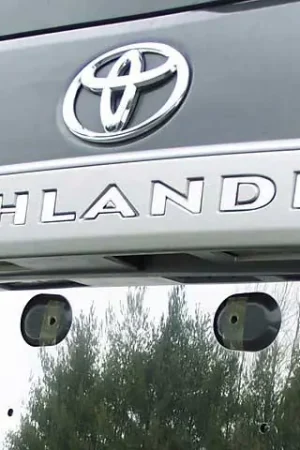 TOYOTA HIGHLANDER 4dr QAA Stainless 10pcs Graphic/Logo/emblem SGR28110 Authentic