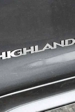 TOYOTA HIGHLANDER 4dr QAA Stainless 2pcs Graphic/Logo/emblem SGR28111 Bargain