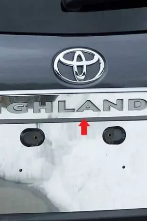 Direct From Manufacturer TOYOTA HIGHLANDER 4dr QAA Stainless 1pcs License Plate Bar Accent LB28111