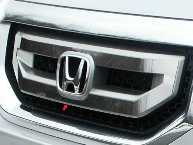 Genuine HONDA PILOT 4dr QAA Stainless 1pcs Grille Accent SG29260